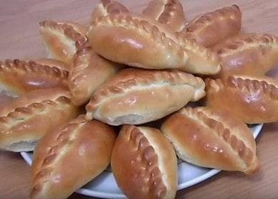 Готвене на вкусни пайове със стафиди според стъпка по стъпка рецепта със снимка.