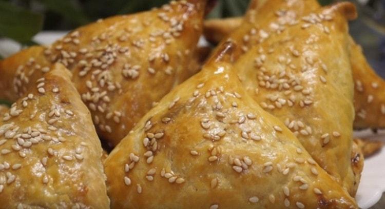 Самса с пиле по тази рецепта е сочна и ароматна.