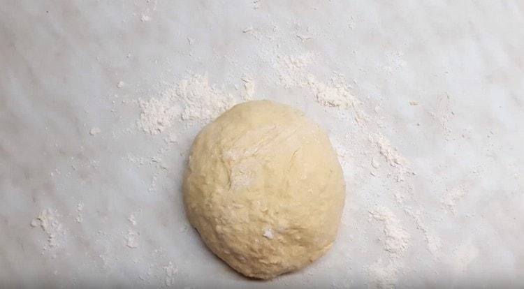 Това тесто за банички без мая в мляко е подходящо и за пържени продукти. и за печене във фурната.