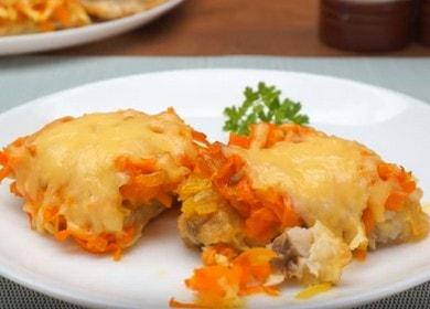 Хеке филе, изпечено във фурната под зеленчукова козина
