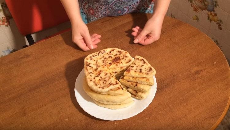 Готовият продукт може да се намаже и с парче масло.