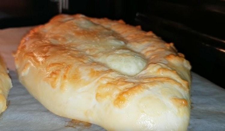 Изпращаме качапури във фурната.