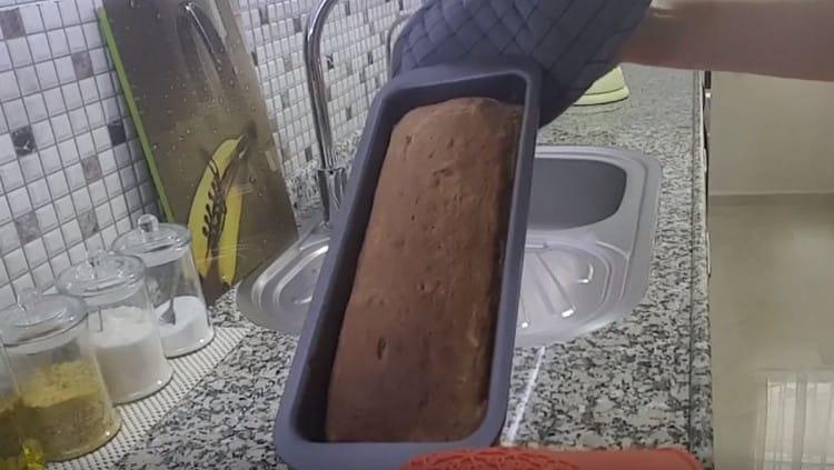 Такъв хляб се пече половин час.