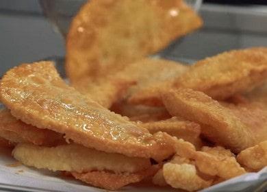Приготвяме вкусни тестени изделия с месо по стъпка по стъпка рецепта със снимка.