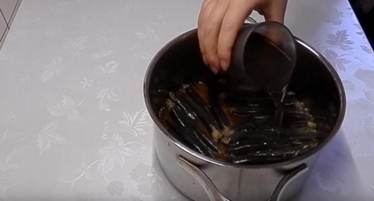 Добавете растително масло.