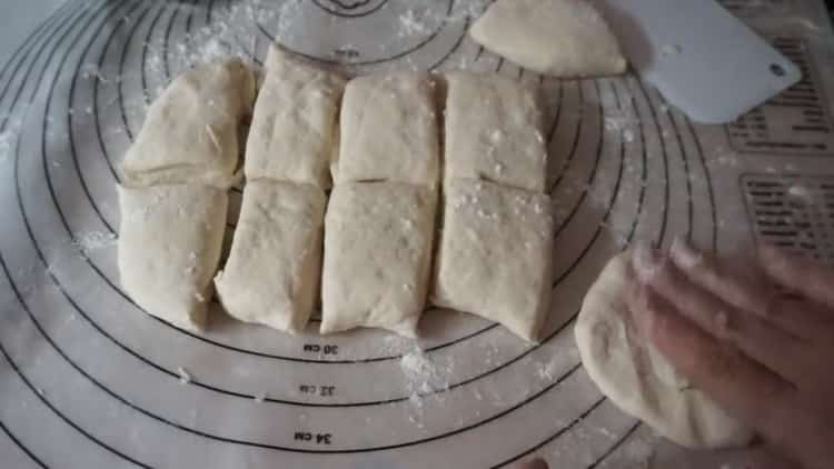 За да направите кифлички, пригответе тестото