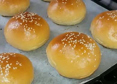 Булки с фурна с тесто с мая: стъпка по стъпка рецепта със снимки