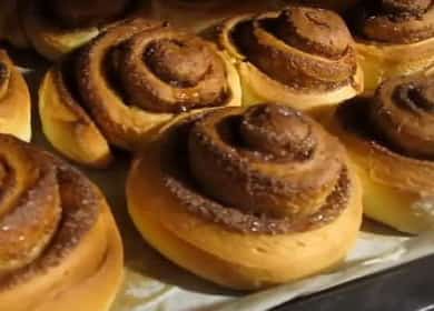 Как да научите как да приготвяте вкусни канелени рулца и захар