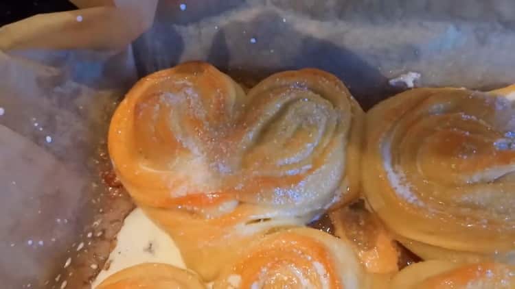 Как да научите как да готвите вкусни сърдечни кифлички със захар