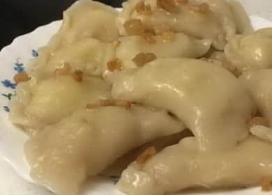 Класически кнедли с картофи, лук и бекон