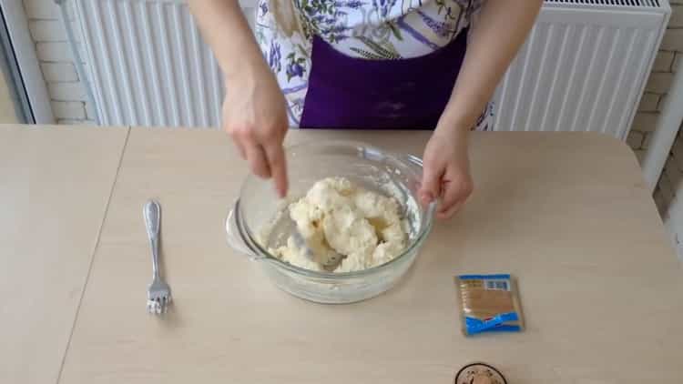 За да направите чийзкейк с извара, пригответе пълнежа