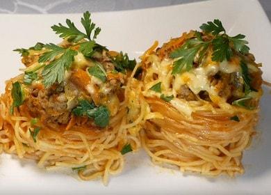 Макаронени гнезда с кайма в тиган - бързо, лесно и вкусно 🍝