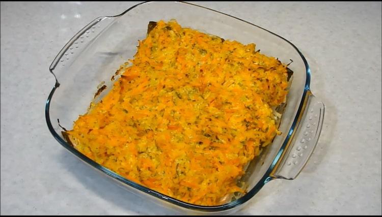 Печена розова сьомга с лук и моркови във фурната - вкусна и сочна