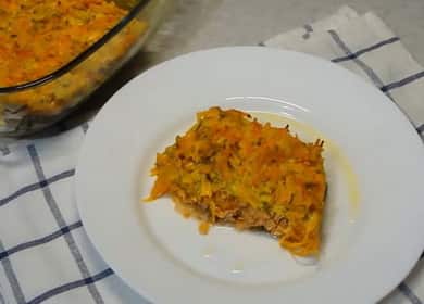 Печена розова сьомга с лук и моркови във фурната - вкусна и сочна