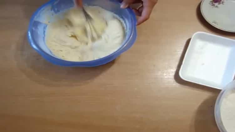 Пригответе съставките за домашни кифлички.