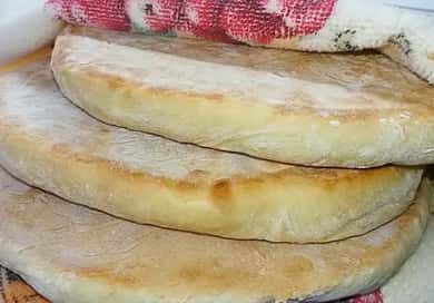 Как да научите как да готвите вкусни торти на кефир в тиган