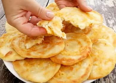 Как да научите как да готвите вкусни питки със сирене в тиган