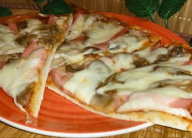 Как да научите как да готвите вкусна пица с гъби и наденица