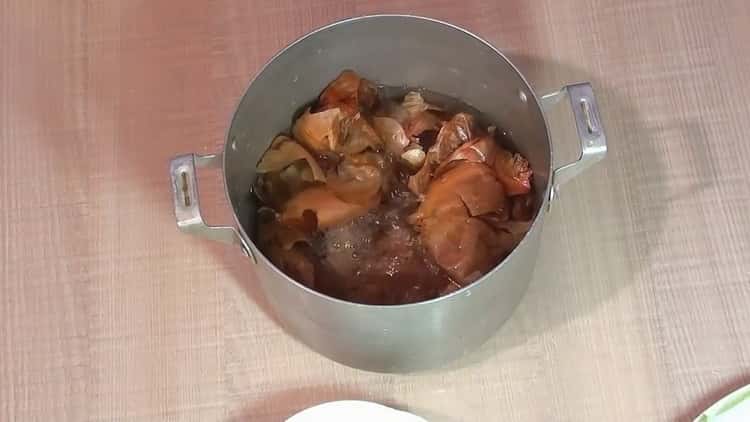 За да приготвите скумрия в кори от лук, подгответе съставките