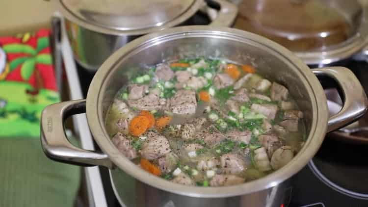 Ухо на burbot съгласно стъпка по стъпка рецепта със снимка