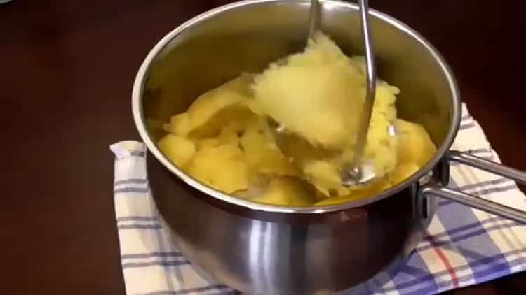 За финландските тортили смесете съставките.