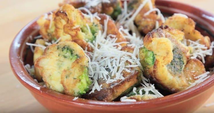 Броколите в тесто ще бъдат още по-вкусни, ако се поръсят с пармезан.