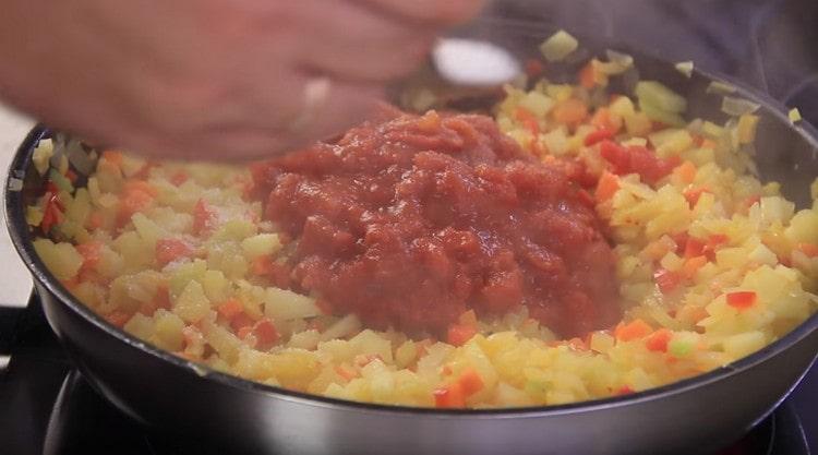 Добавяме и малко захар, за да балансираме вкуса.