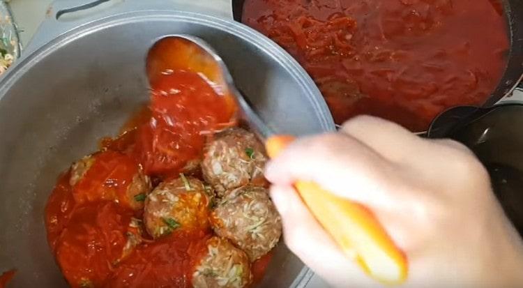 Всеки слой зеле, пълнен със сос.