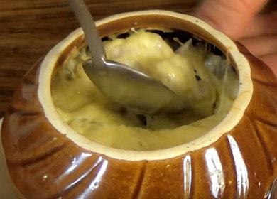 Готвене на вкусен жулиен в саксии във фурната по стъпка по стъпка рецепта със снимка.