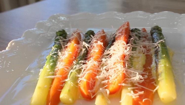 Сега знаете как да приготвите вкусни аспержи за гарнитура.