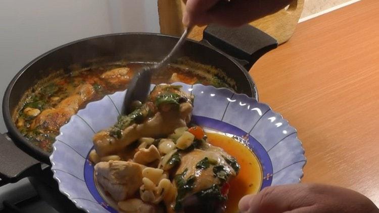 Пилето с боб е прекрасно пълноценно ястие.