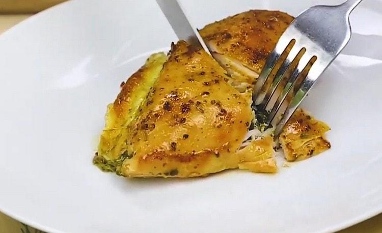 Това пиле със спанак е много вкусно.
