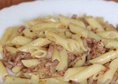 Готвене на вкусна флотска паста: рецепта с кайма.