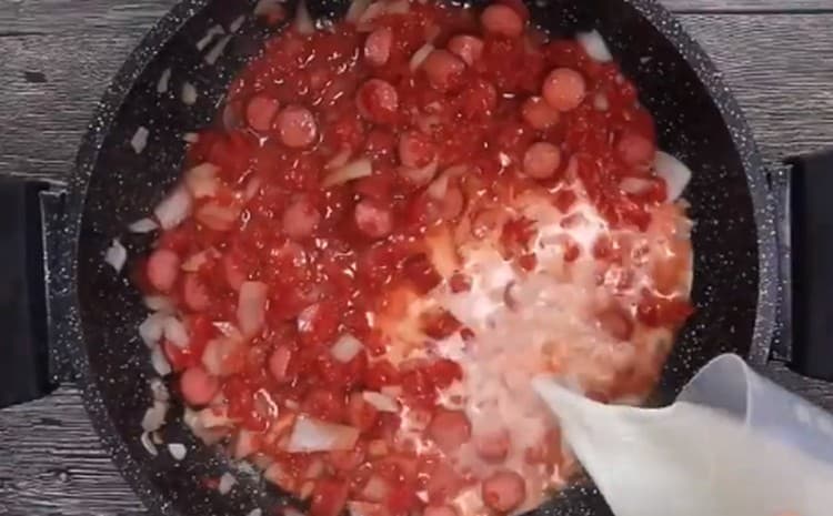 След това добавете млякото.
