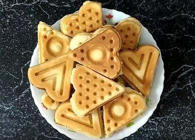 Готвене на вкусни вафли в съветско вафлено желязо: рецепта със стъпка по стъпка снимки.