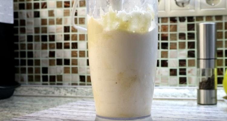 Разбийте отново соса добре.