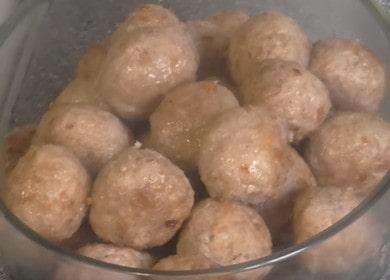 Готвене на вкусни кюфтета: класическа рецепта със стъпка по стъпка снимки.