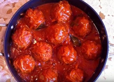 Как да научите как да приготвяте вкусни кюфтета с ориз в доматен сос 🍚