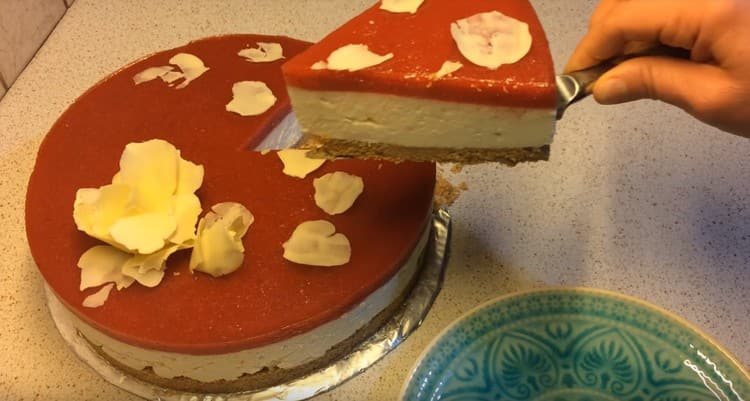 Както можете да видите, тази рецепта ще ви позволи да приготвите вкусен чийзкейк с маскарпоне, дори и да не сте попадали на такъв десерт преди.