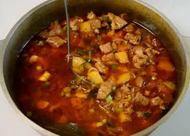 свинско месо с кисели краставички
