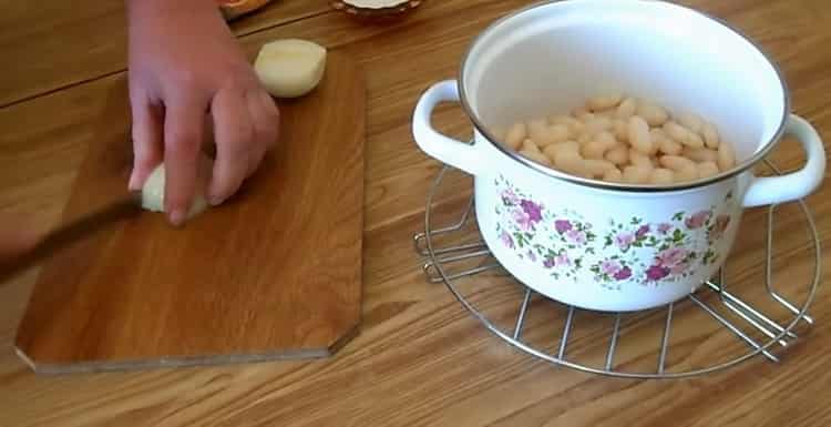 За готвене накълцайте лука