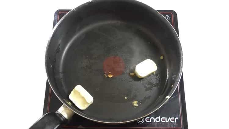 За да приготвите телешки строганоф, пригответе масло