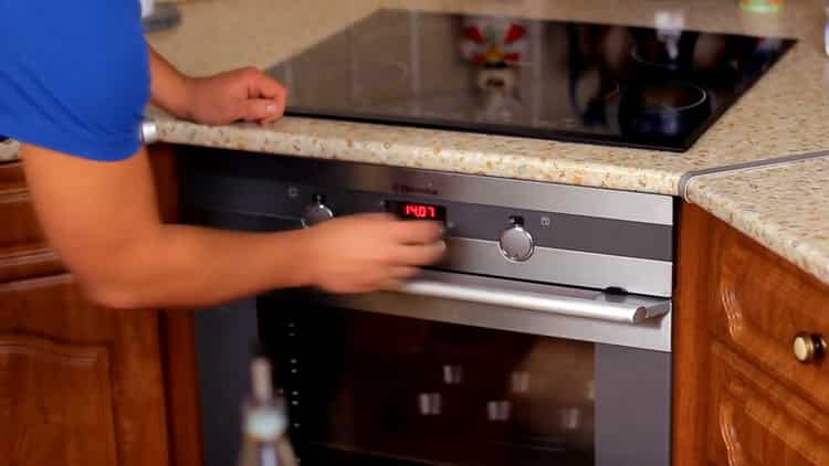 За да приготвите пудинга, подгответе формулярите