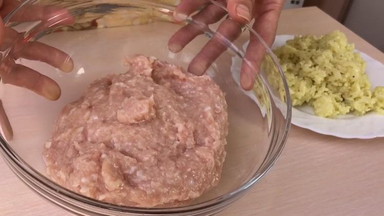 Готвене мързеливо зеле се търкаля във фурната