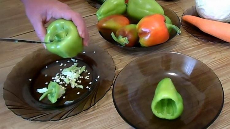 Готвене на чушки, пълнени със зеленчуци и ориз