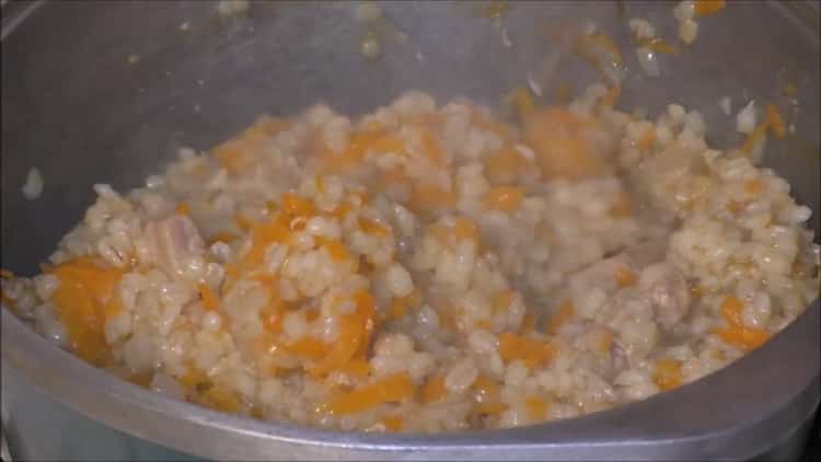 Как да научите как да готвите вкусен ечемичен пилаф