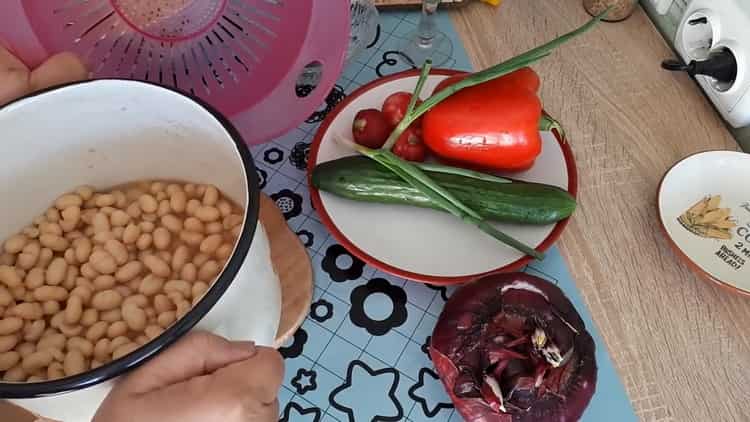 За да готвите салатата, сварете боба