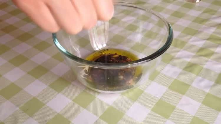 За да направите салата, пригответе дресинг