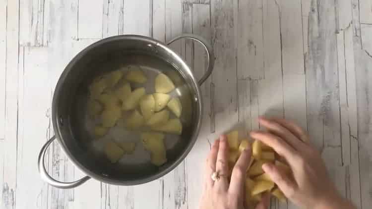 Пригответе съставките за супата.