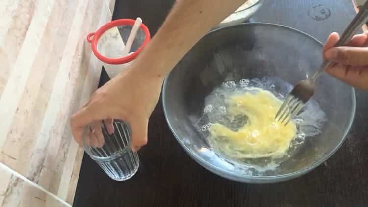 Пригответе съставките за тестото.